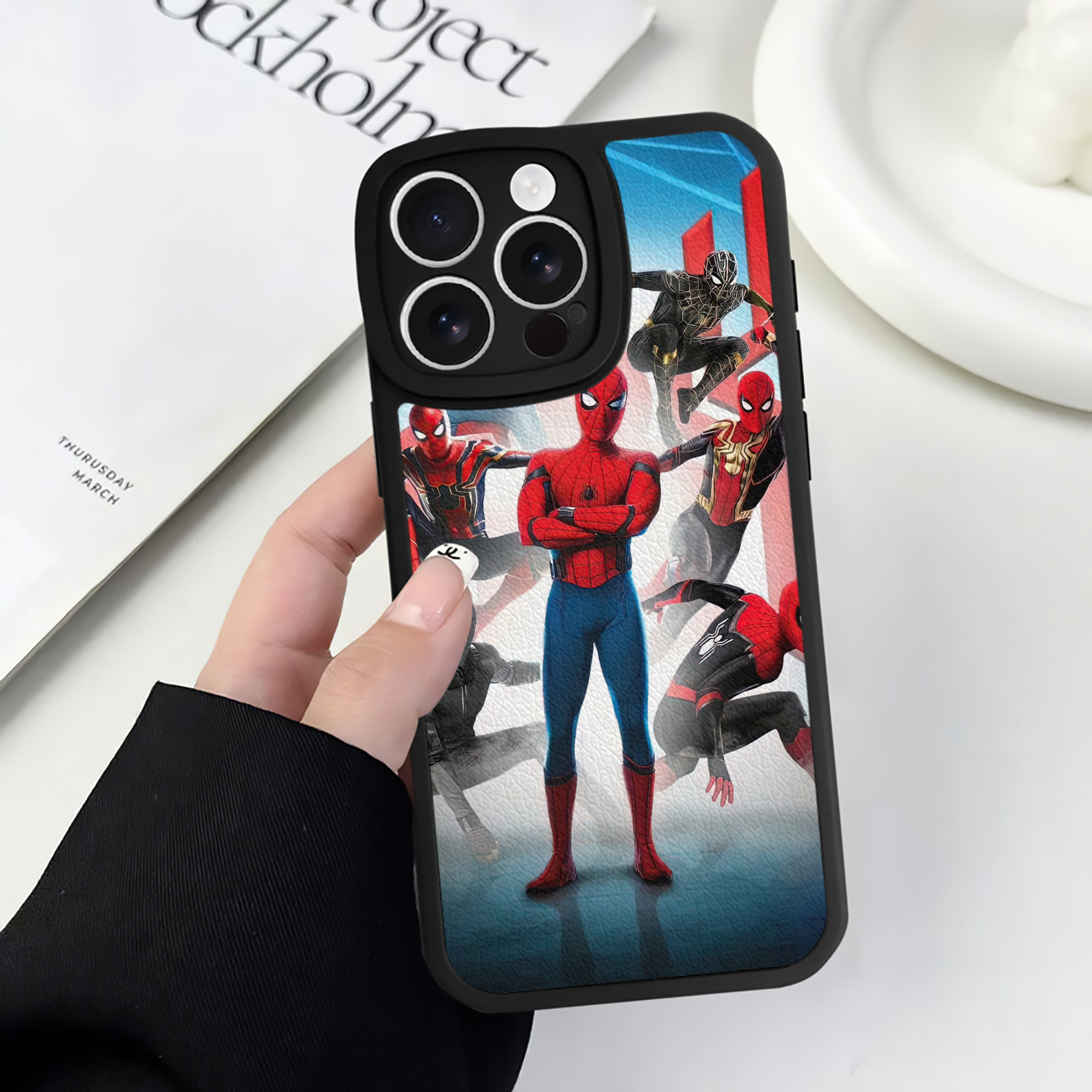 Spider Man スパイダーマン 【iPhone 16シリーズ対応】シリコンスマホケース（レザー調） 材質：シリコン